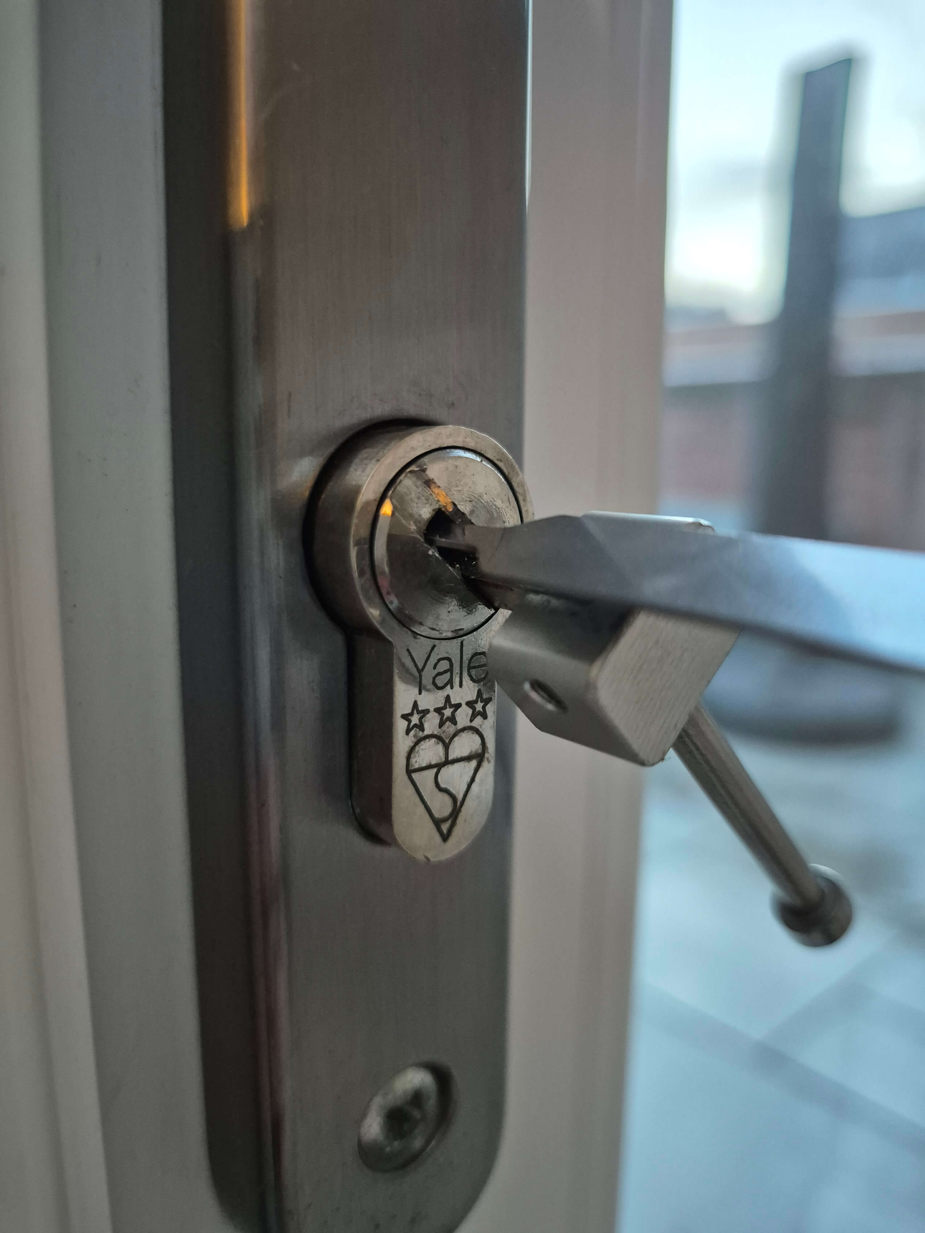 Yale 3 star picked open using specialist tools